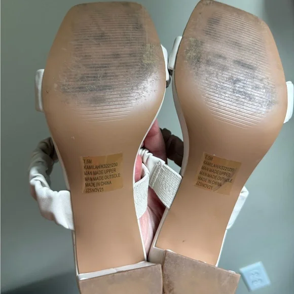 kensie Cream Ruched sandals with heel size 7.5 - EUC! - Picture 4 of 5
